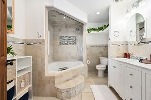 Combined shower/tub, hair dryer, towels