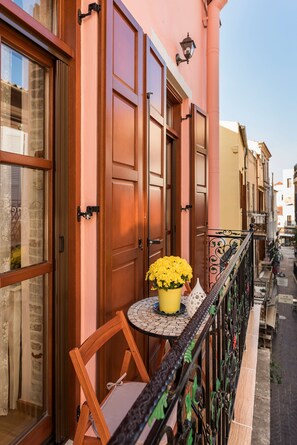 Exterior detail - Lux apartment with loft, private sauna & balcony in the heart of Chania old town (Chania)