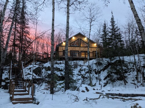 Rainy Lake Retreat! New two year old cabin, Lakeview with lake access dock!! 