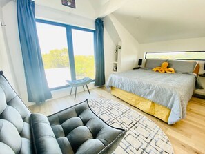 7 bedrooms, iron/ironing board, free WiFi, bed sheets - Large Modern House in Hip EastATX w/ Screen Porch, Private Yrd - 7 min to dwntwn (Austin)