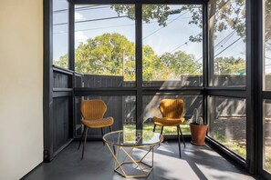 The screened in porch offers multiple sitting areas. - Bright and Clean 7BR East Austin Retreat - Sleeps 12 + Private Yard w/ Fire pit (Austin)