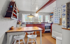 Kühlschrank, Mikrowelle, Herdplatte, Geschirrspüler