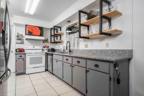 Comfortably Close and pet friendly