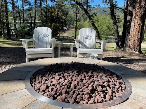 New bathroom!Private porch swing, picnic table, plus indoor Jacuzzi & Fireplace.