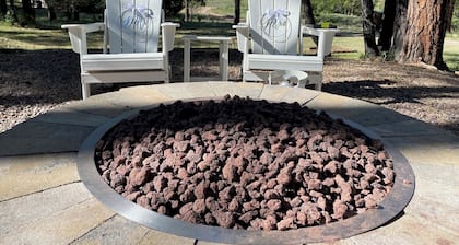 New bathroom!Private porch swing, picnic table, plus indoor Jacuzzi & Fireplace.