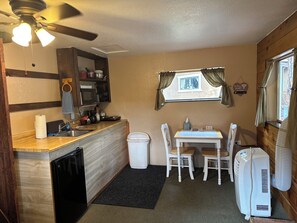 Coffee/tea maker, fridge, microwave, stovetop - Cabin with Gas Fireplace, Kitchen, Porch Swing, comfy Queen bed (Payson)