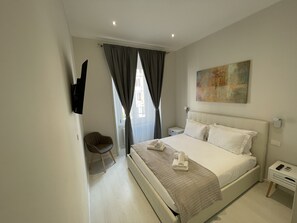 Junior Suite | Down comforters, in-room safe, individually decorated - Quintus Luxury Suites (Rome)