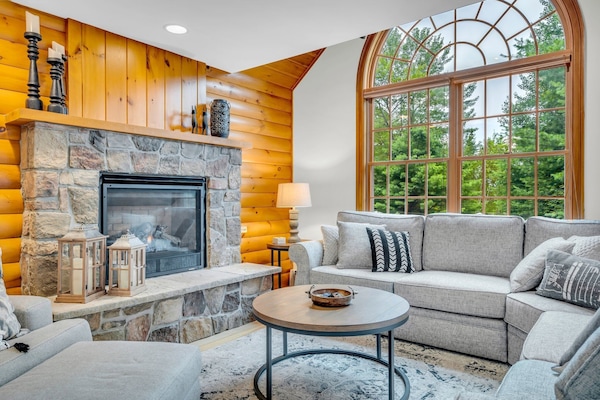 Een smart-tv, een open haard, videogames en een dvd-speler