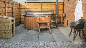 Unclassified image, 4 of 29, button - Bracken Cottage (York)