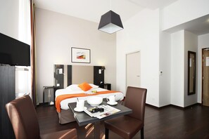 In-room safe, free WiFi, bed sheets