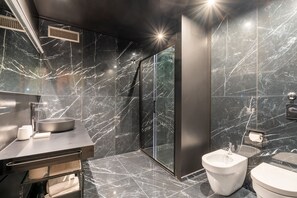 Superior Townhome, 2 Bedrooms | Bathroom | Shower, hair dryer, bidet, towels - The King Of Milan (Milan)