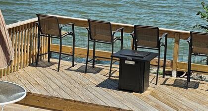 Toledo, lakeside home 3 bdrm sleep 7 on Lake Erie with 4 decks
to choose from.