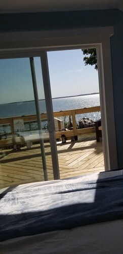 Toledo, lakeside home 3 bdrm sleep 7 on Lake Erie with 4 decks
to choose from.