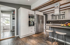 Refrigerador, microondas, horno, placa de cocina