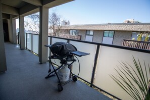 Terrace/patio - The House Of Blond. 2 bedroom 2 bathroom (North Vancouver)