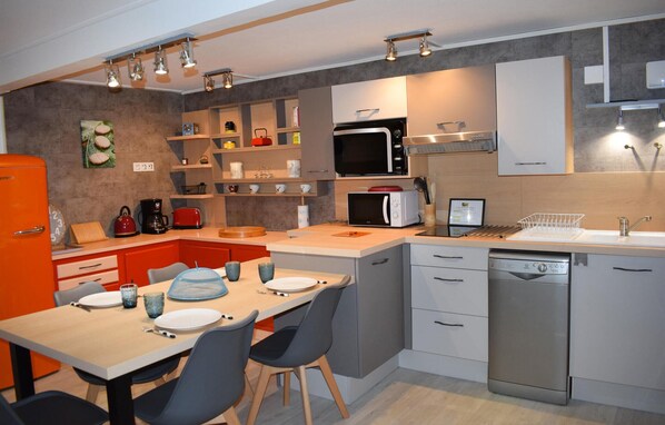 Fridge, microwave, oven, dishwasher