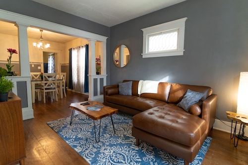 Charming Central Tacoma Home Located Near 6th Ave