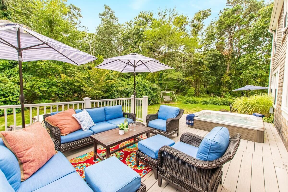 Two Decks, Hot Tub, Patio, Near Grays Beach!