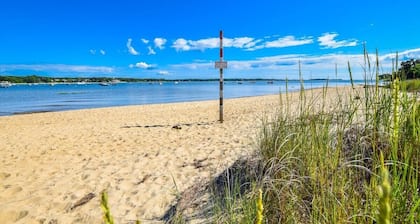 Heated Pool AC 1/2 Mile to Beach!