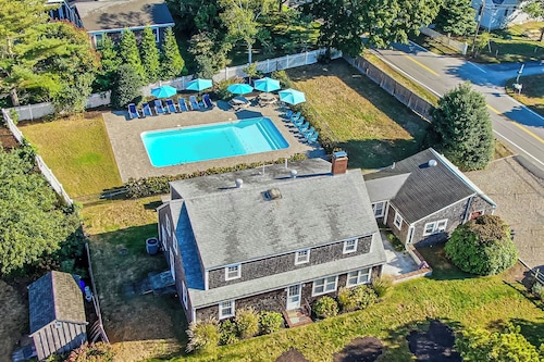 Heated Pool AC 1/2 Mile to Beach!