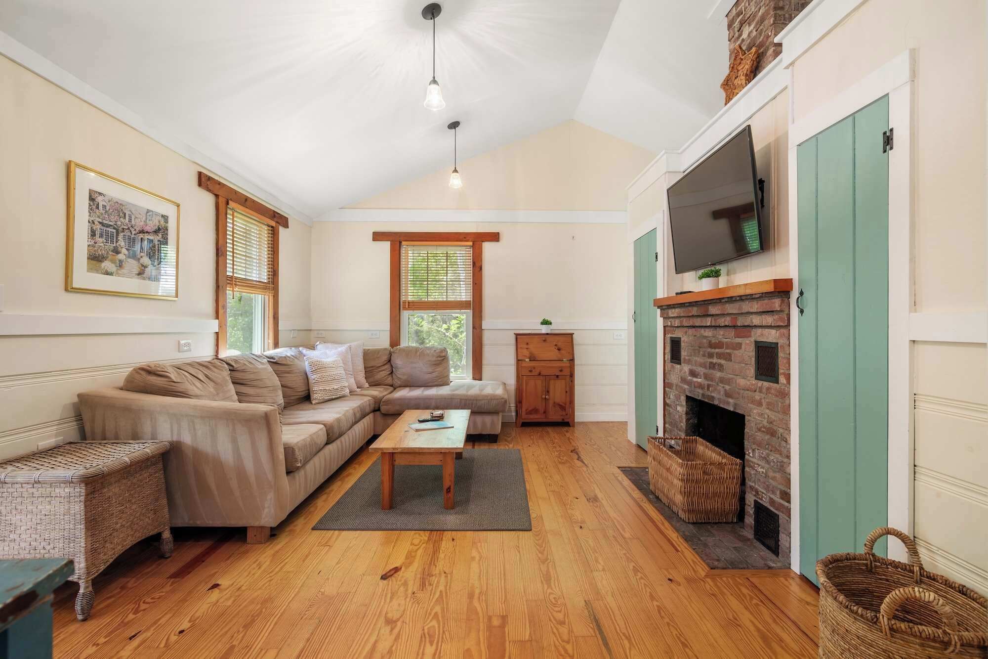 TV, lareira, escritórios