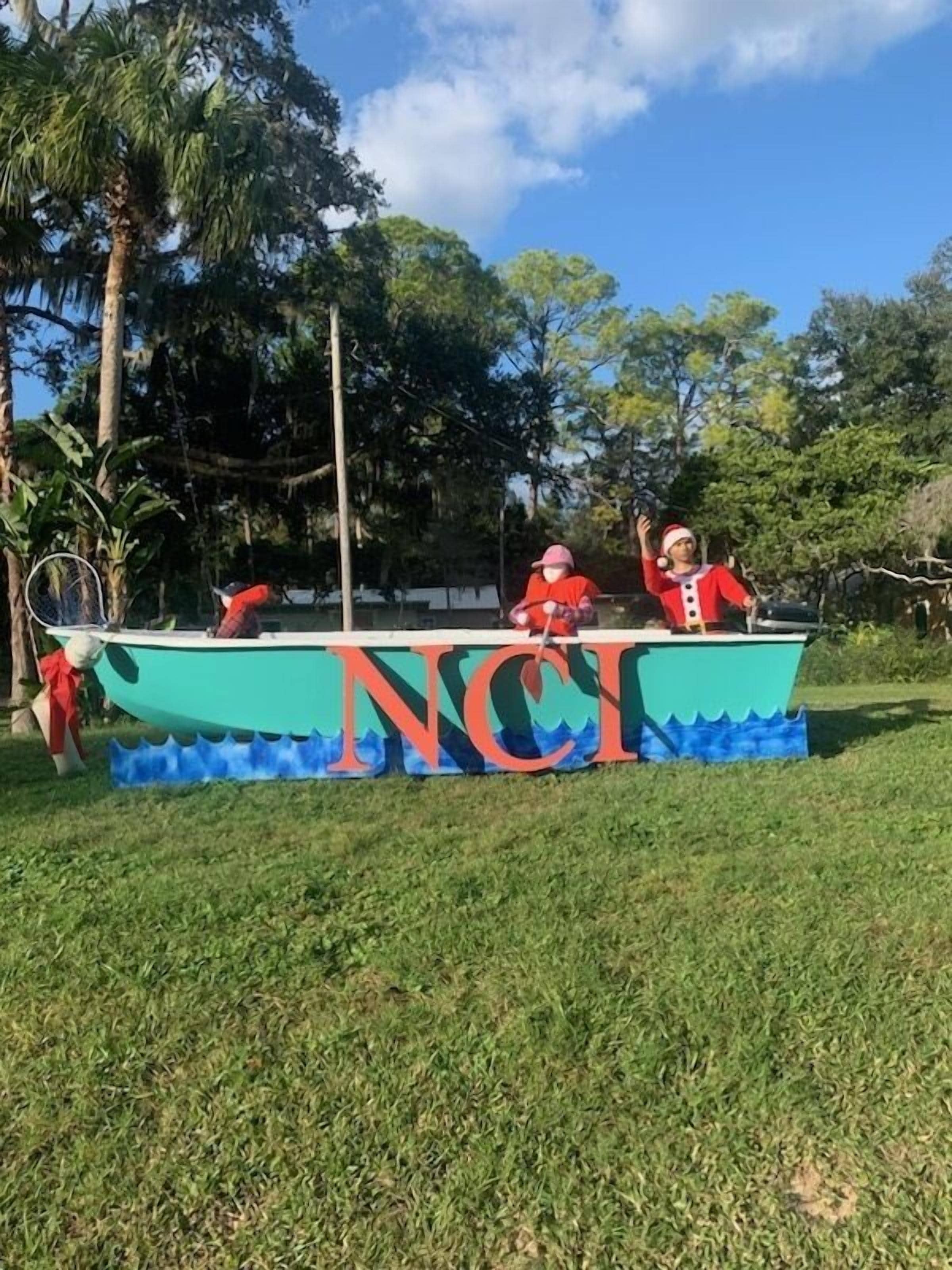 Um barco com as letras 