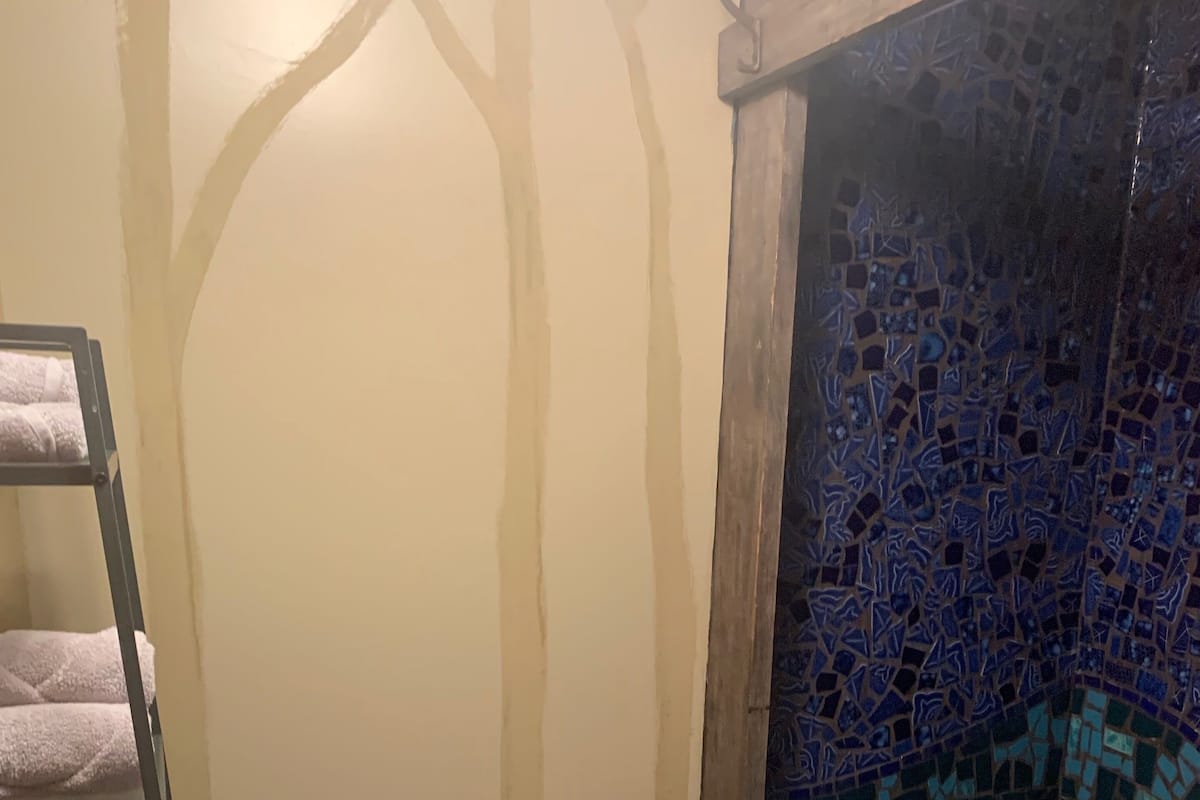 Exclusive Suite | Bathroom | Shower, free toiletries, hair dryer, towels