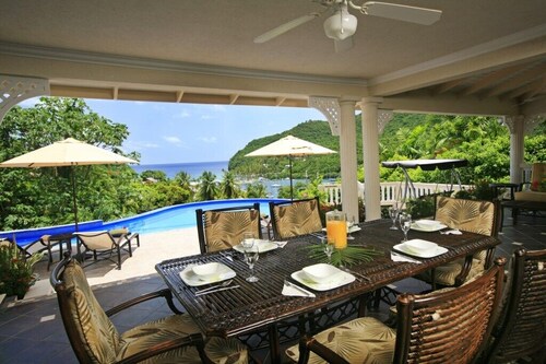 Beautiful 5-Bedroom Villa Ashiana in Marigot Bay