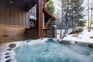 Bain à remous extérieur