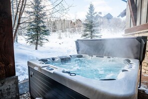 مغطس سبا خارجي