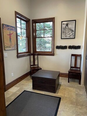 المنشأة من الداخل