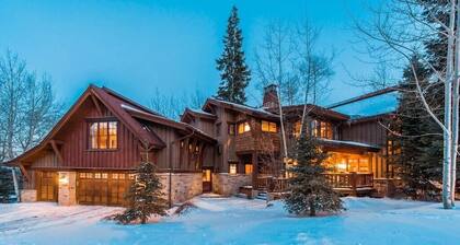Ski In/Ski Out, Game Room, Theater Room, Private Hot Tub, Historic Main Street!