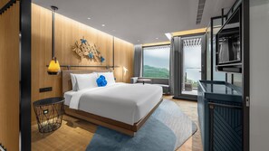 Rom – standard, 1 kingsize-seng, fjellutsikt | Dundyner, minibar (inkludert), safe på rommet og individuelt dekorert