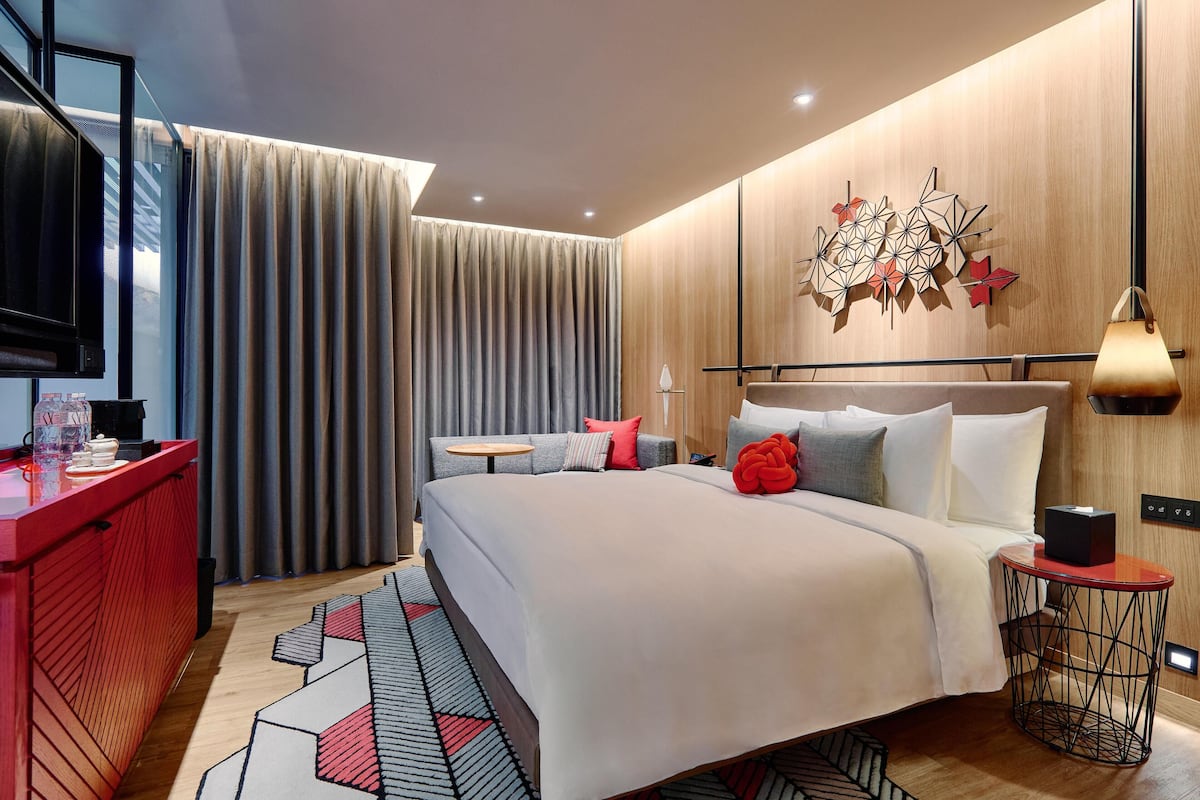 Down duvets, free minibar, in-room safe, laptop workspace