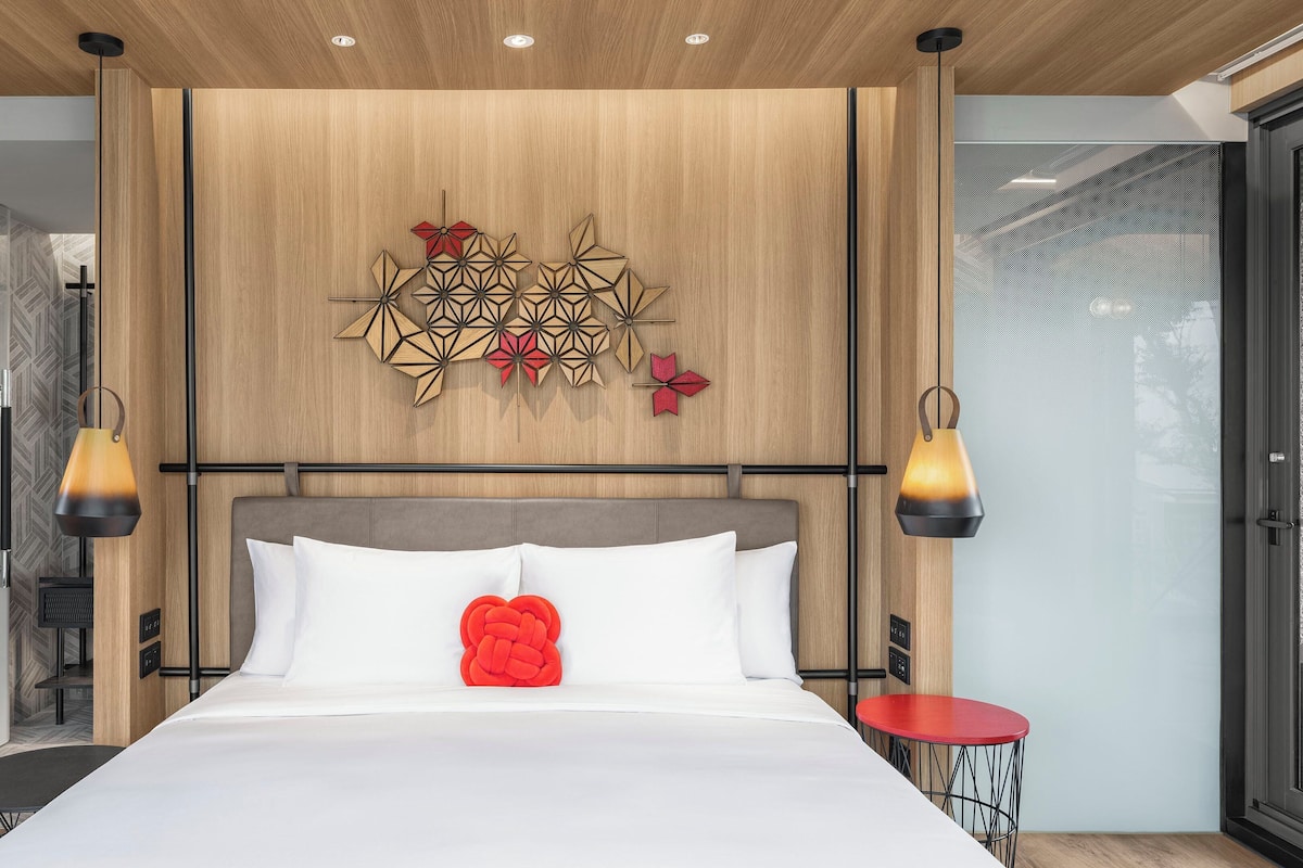 Chambre Premium, 1 très grand lit et 1 canapé-lit | Couette en duvet d'oie, articles gratuits dans le mini-bar