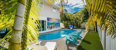 Lämmitetty uima-allas