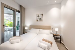 2 makuuhuonetta, tallelokero huoneessa, silitysrauta/-lauta