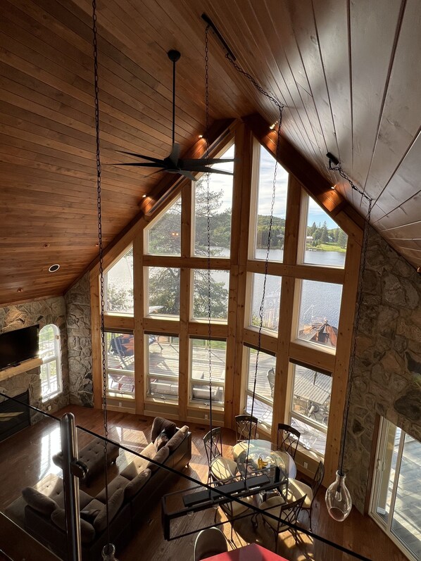 Smart-TV, Kamin, Tischfußball