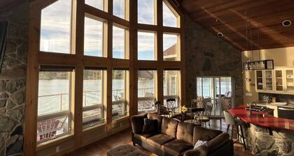 Luxury Lakeview Dream Cottage with Hot Tub