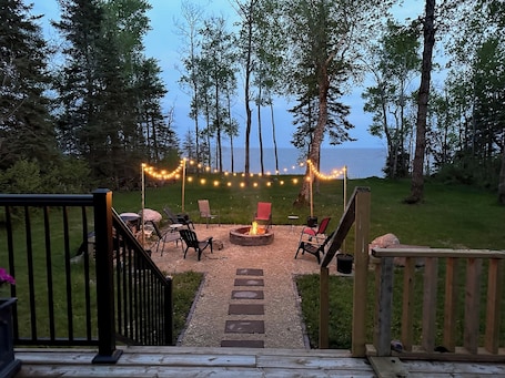 Property grounds. Lakefront Cabin, 4 season Cozy Vacation Home on Lake Winnipeg