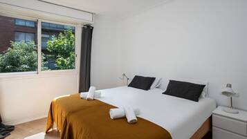 3 slaapkamers, een strijkplank/strijkijzer, reisbedje, wifi