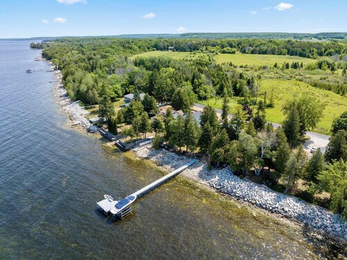 Private 100' Waterfront, 4BR - Heidaway Cottage