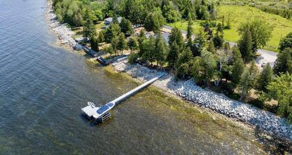 Private 100' Waterfront, 4BR - Heidaway Cottage