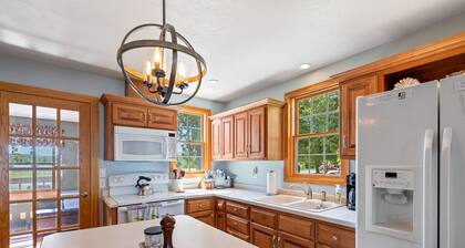 Private Green Bay Waterfront - Heidaway Cottage