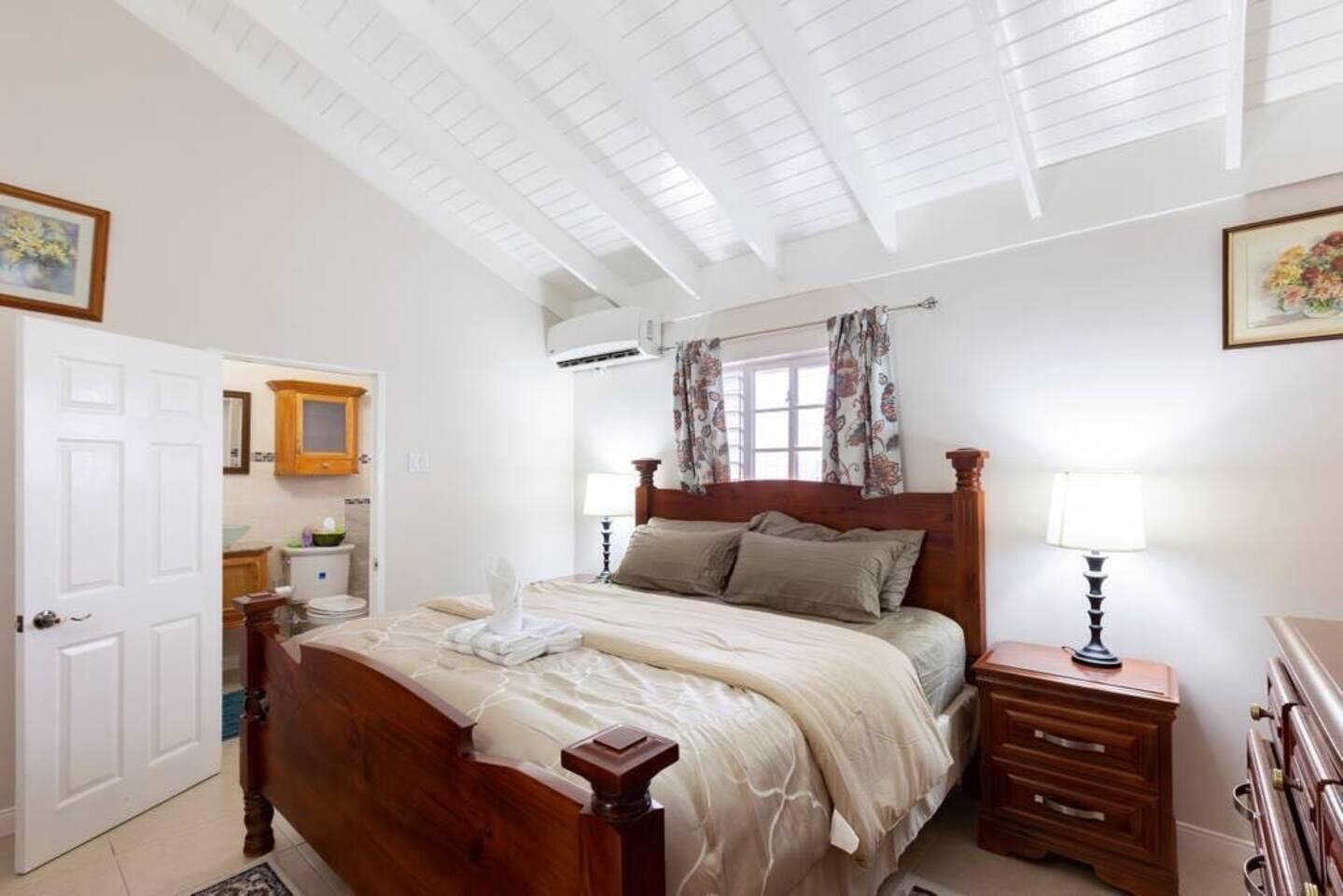 2 chambres, fer et planche à repasser, Wi-Fi, draps fournis
