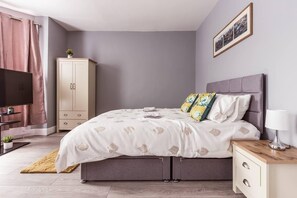 4 Schlafzimmer, Bügeleisen/Bügelbrett, WLAN, Bettwäsche