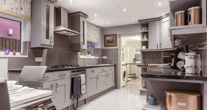 North Central London House/ Sleeps8/Garden/Wifi