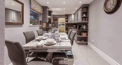 North Central London House/ Sleeps8/Garden/Wifi