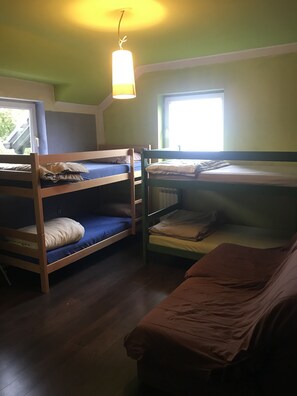 4 Schlafzimmer, Bügeleisen/Bügelbrett, WLAN, Bettwäsche