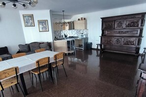 Interior - 4 Bed Villa-Sleeps 8-Parking-Garden-Sea View (Kaprovani)